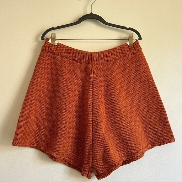 The Lullaby Club Sarah Chunky Knit Shorts + Jumper in Burnt Orange - Picture 12 of 16